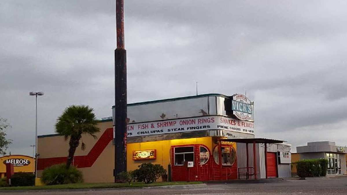 Vick’s Famous Hamburgers Monthly Cruise Night